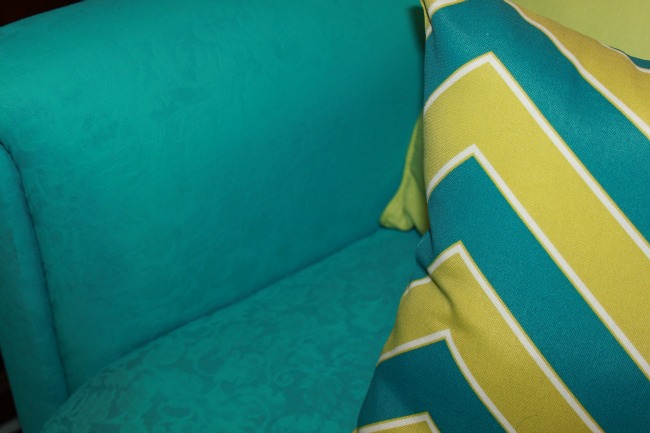 the-blue-building-shopatblu-fab-furniture-flipping-contest-spray-paint-fabric-turquoise-sofa-close-up