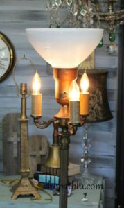 How to replace an electrical plug on a lamp